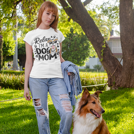 T shirt with a dog on it saying "I am a dog mom"